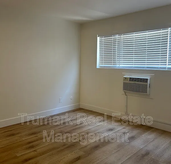 1422 E Maple St #2 — Photo 12