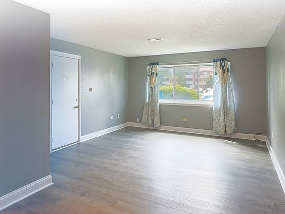 3rd image of 1412 Carol Ct APT 1B
