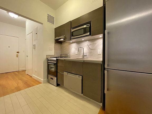 5th image of 349 E 58th St APT 3R