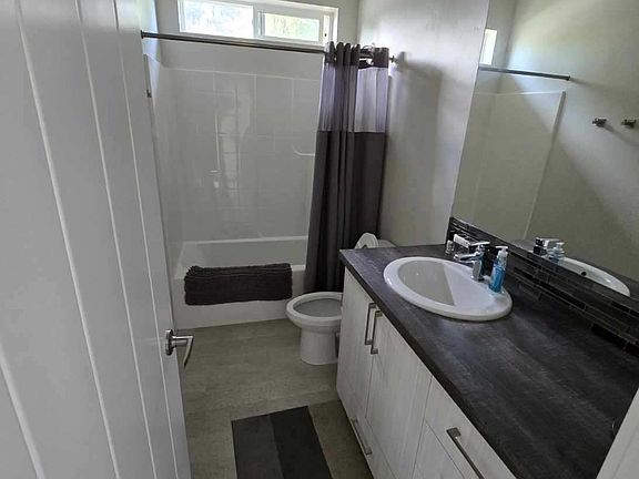 4th image of 3235 S Annett Ave