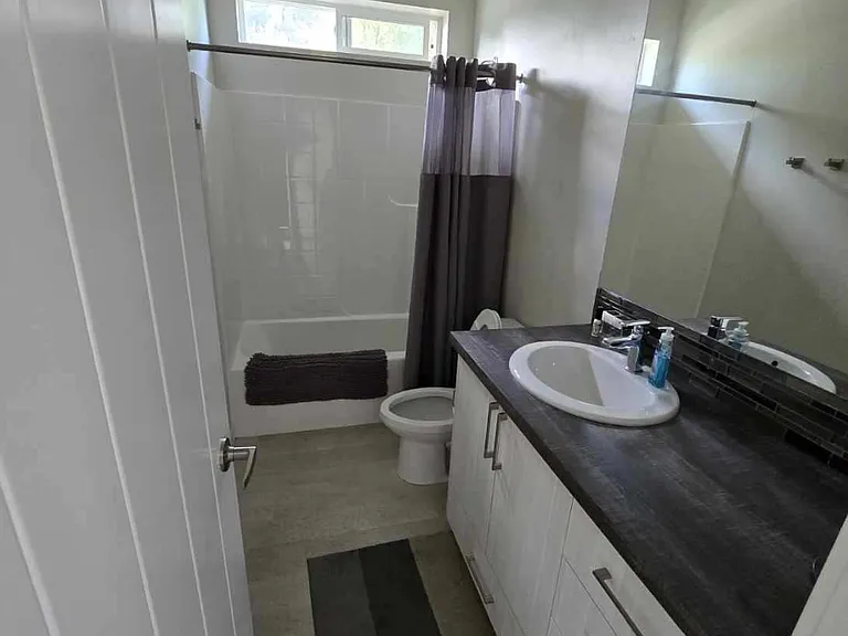 3235 S Annett Ave — Photo 4