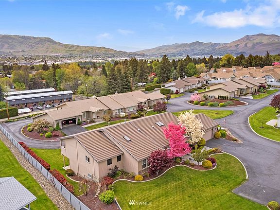 5th image of 1380 E Eastmont Avenue #402