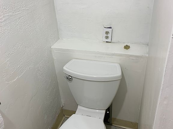 5th image of 32 N 12th St APT 1