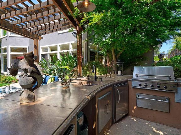 5th image of 4744 Devonshire Place