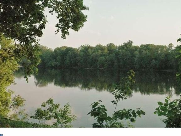 3rd image of 84 River Dr