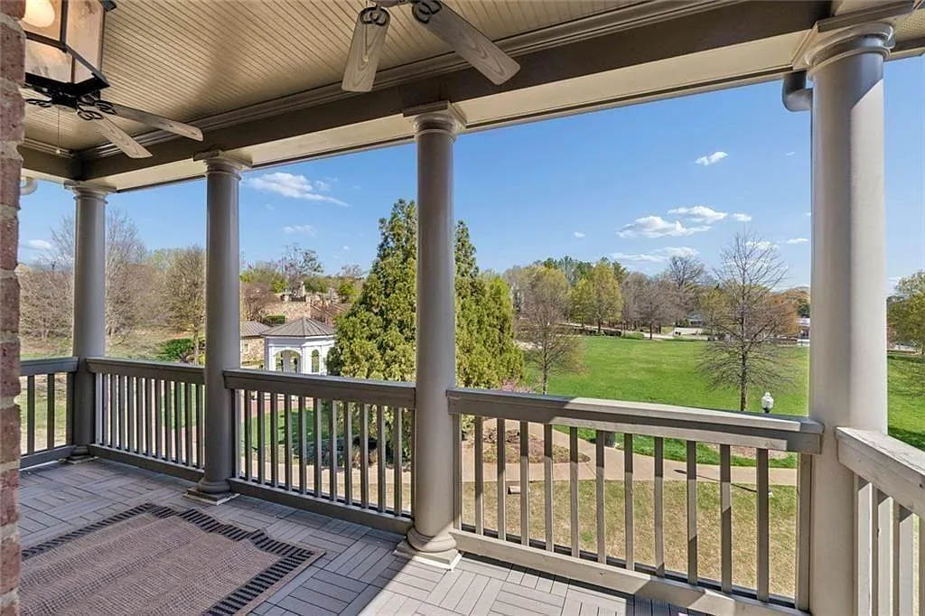 3 bed, 3.5 bath, 2618 sqft, $3,500 — Photo 2