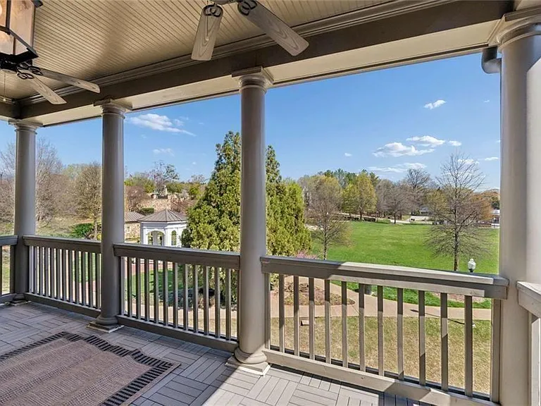 124 Parkside West Ct — Photo 2