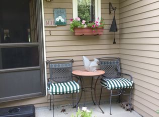 11 Stonehedge Dr #M11, South Burlington, VT 05403