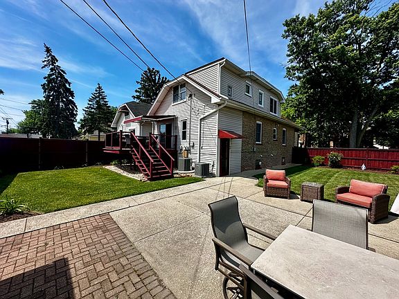 4th image of 3147 Sunnyside Ave