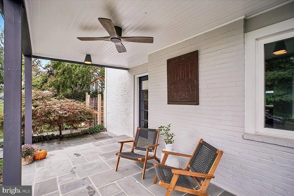 4 bed, 3.0 bath, 2303 sqft, $4,795 — Photo 3