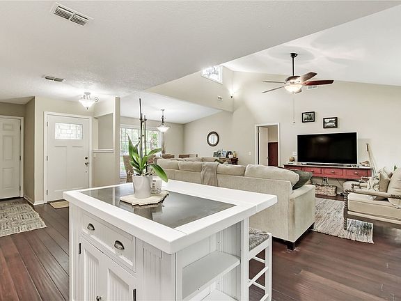 4th image of 1430 Plantation Oaks Ln