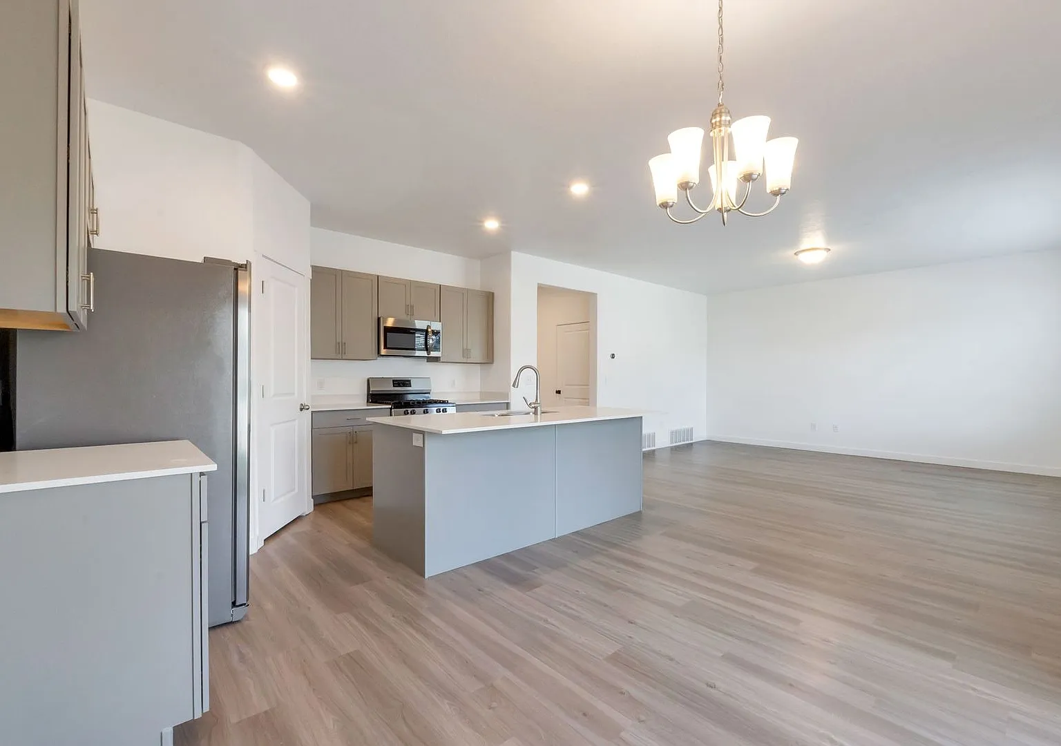 STOP the endless search, THIS is your new home! — Photo 2