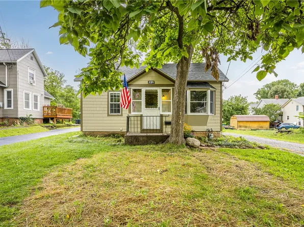134 Clark St, Canandaigua, NY 14424