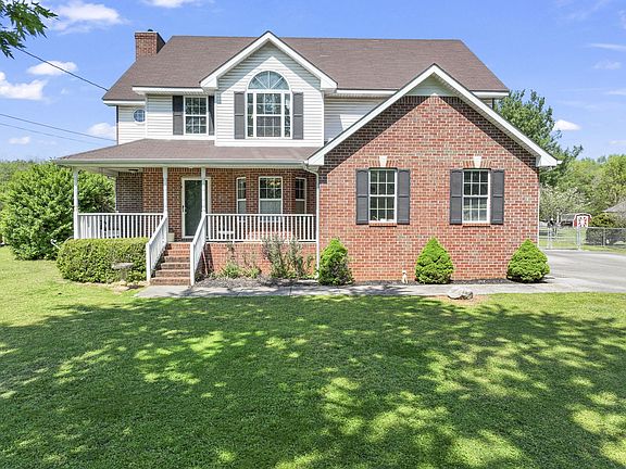 3rd image of 2312 Sassafras Dr