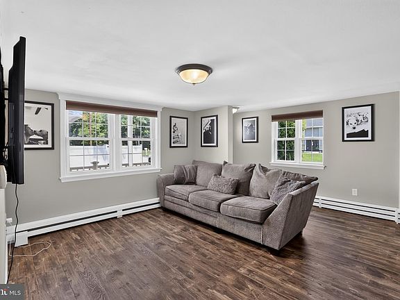 3rd image of 609 Schaeffer Ave