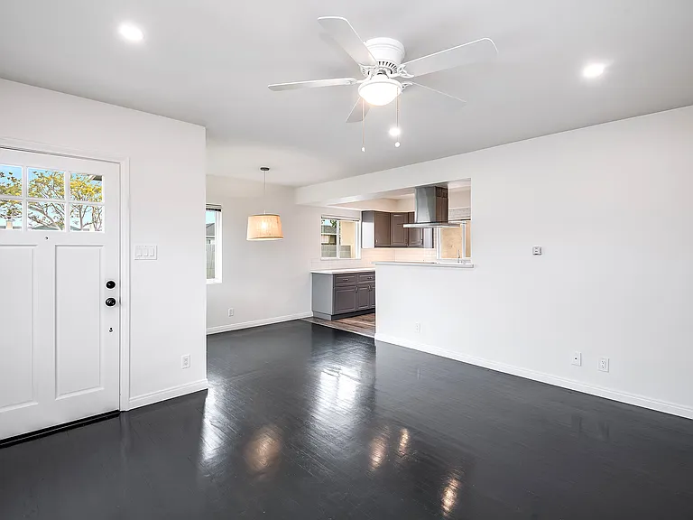Entry / Living Room