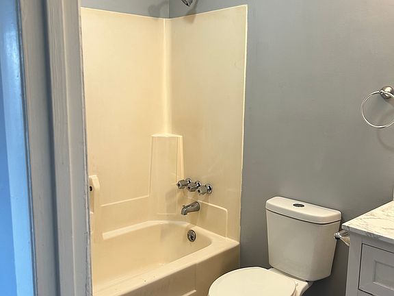 5th image of 517 W Market St APT H