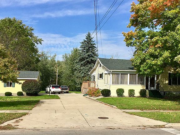 3rd image of 335 Ely St