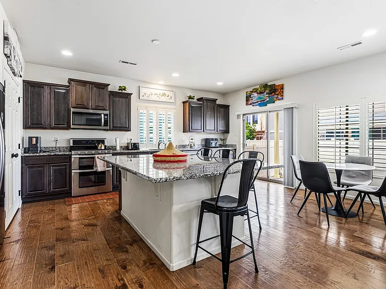 5298 Ventura St — Photo 4