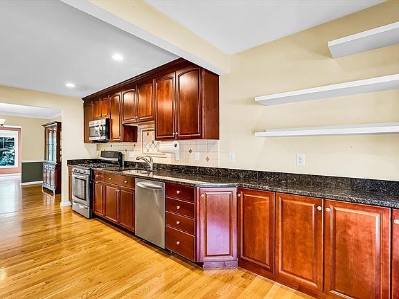 2nd image of 8 Paxton Ct
