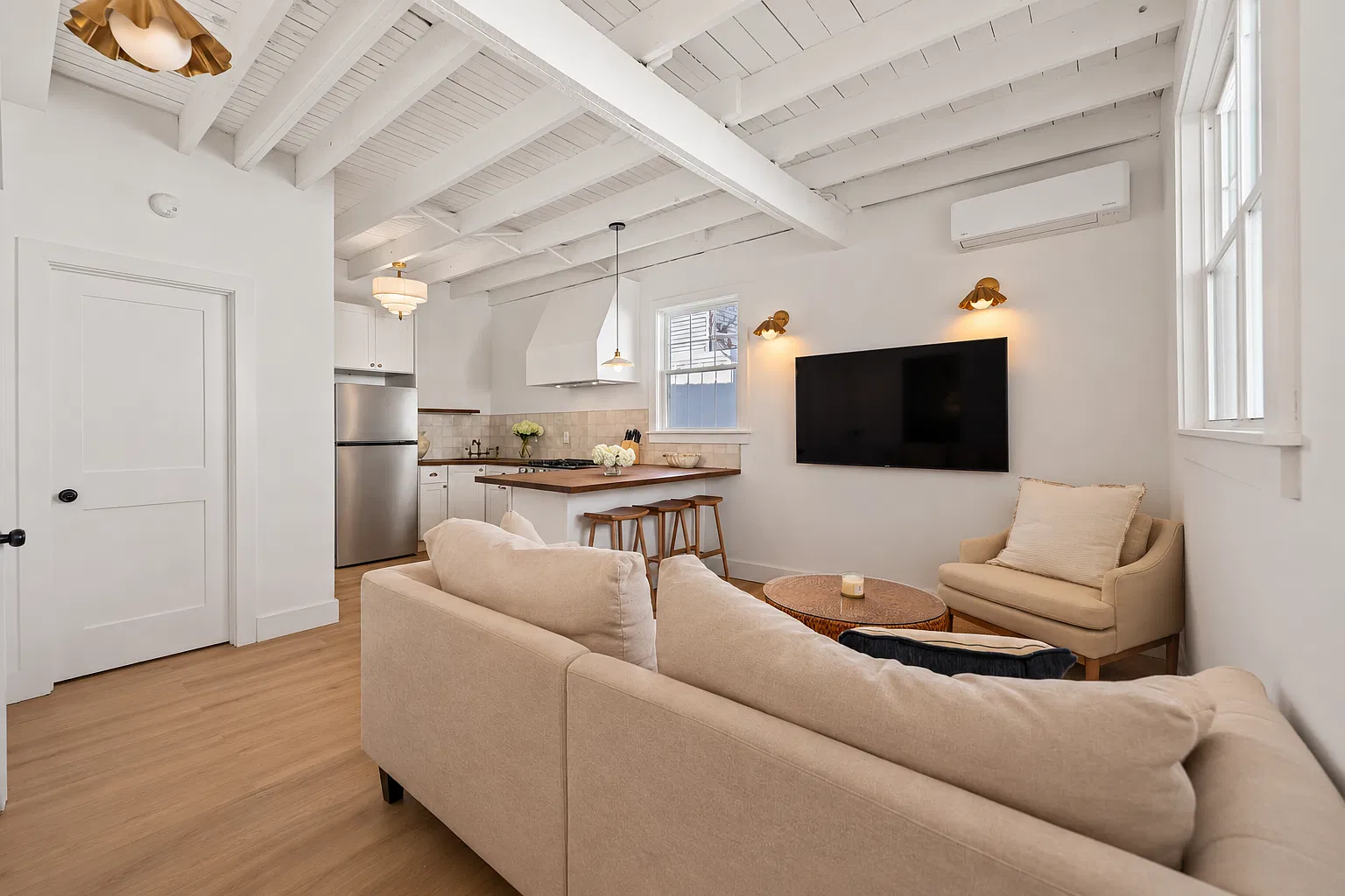 4 bed, 1400 sqft, $3,300 — Photo 4