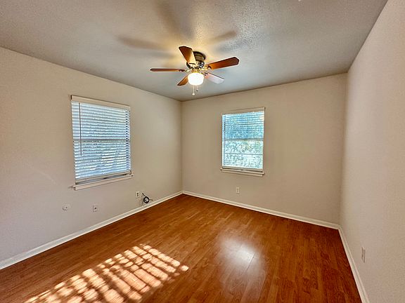 3rd image of 2403 Sherwood Ln #A
