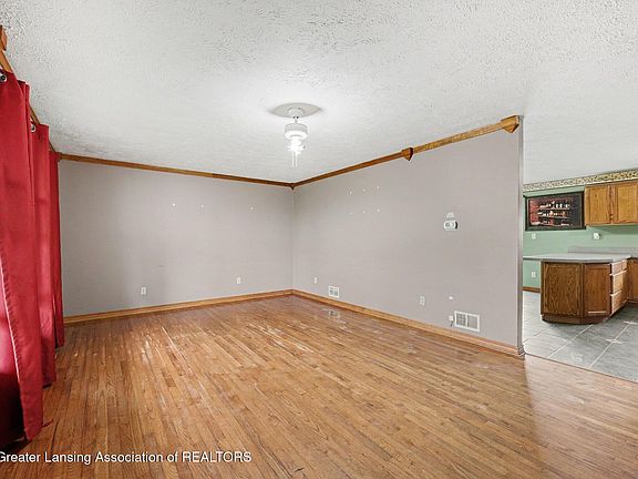 4th image of 2775 Muma Rd