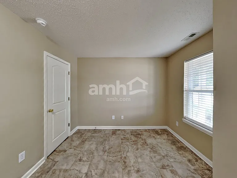 9724 Thomas Ln — Photo 10
