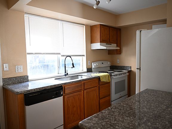 4th image of 807 Vouray Dr #D