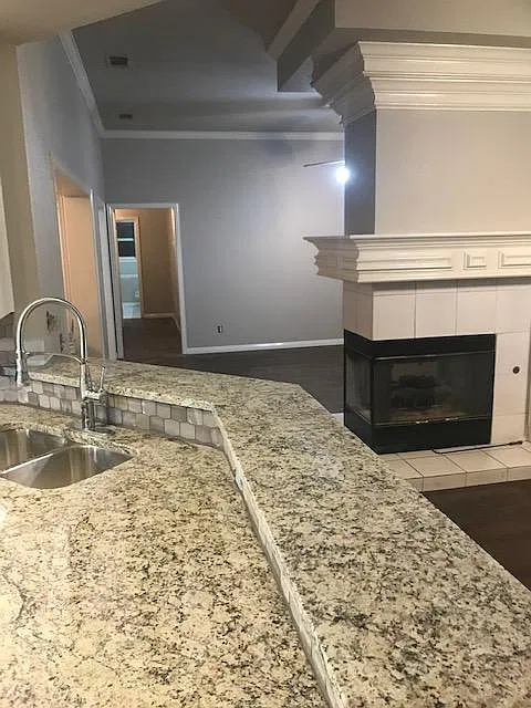 3 bed, 1856 sqft, $2,000 — Photo 4