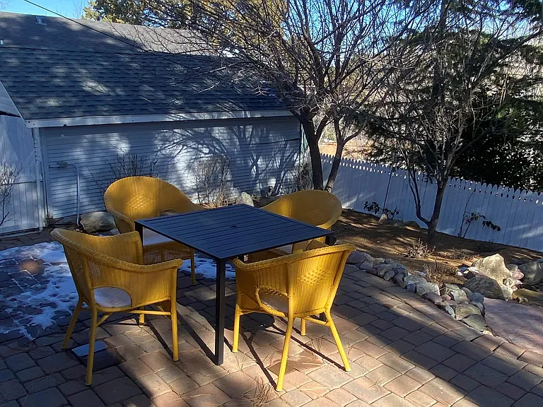 347 S Mount Vernon Ave — Photo 23