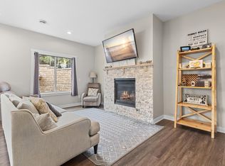 327 Larkspur Ln, Cannon Falls, MN 55009