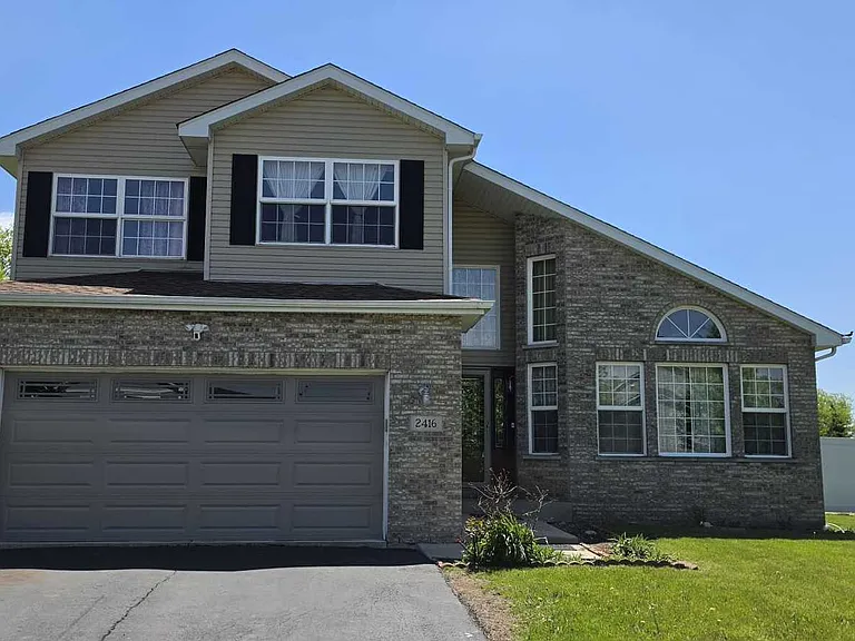 2416 Boxwood Ln — Photo 1