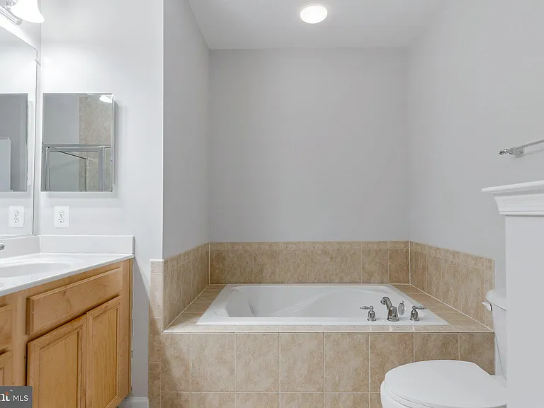 13960 Greendale Dr — Photo 18