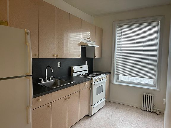 3rd image of 2213 E 22nd St