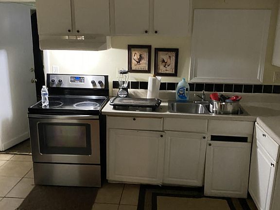 3rd image of 2611 Beaverbrook Pl
