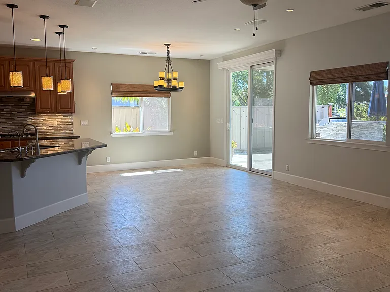 2142 Prestwick Dr — Photo 6