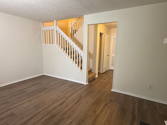 3rd image of 3062 Destin Cir