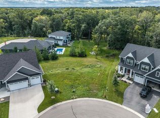 11732 Azure Cir, Inver Grove Heights, MN 55077