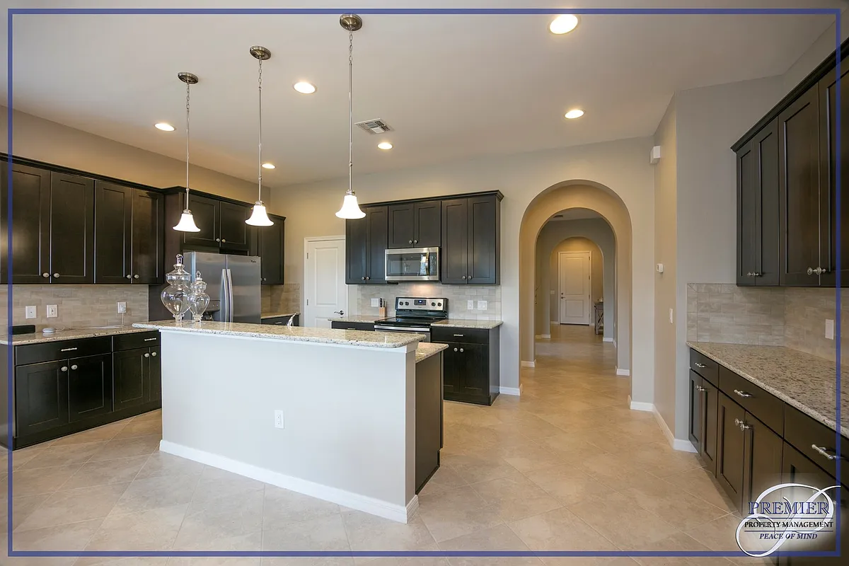 Building Photo - 1466 Artesia Dr W