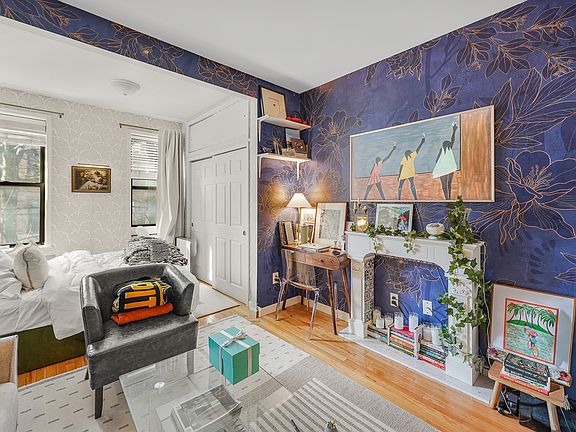 2nd image of 462 6th St APT 2B