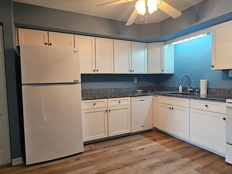 224 Yardley Ct — Photo 6