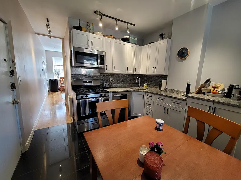 11 Phillips St #8 — Photo 4