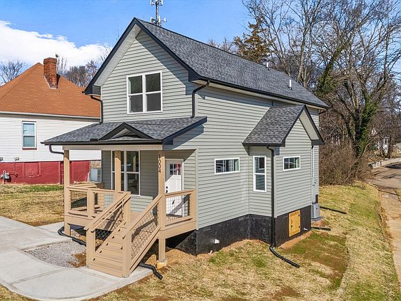 4th image of 1004 Adams Ave NE