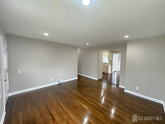 3rd image of 205 Willow Dr