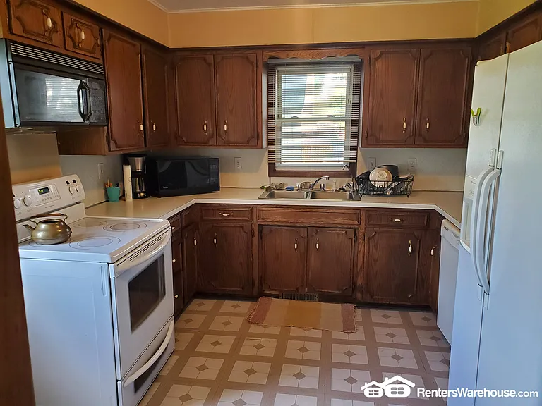 105 W Franklin St — Photo 24