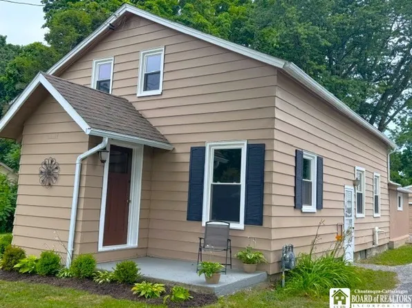 10356 Chestnut Rd, Dunkirk, NY 14048