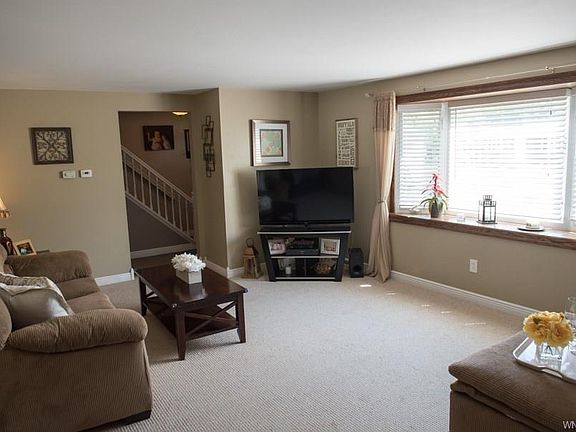 2nd image of 3780 Lynn Dr