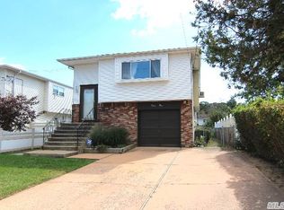 33 E Grove St, Massapequa, NY 11758