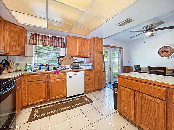 3rd image of 605 NW 25th Ter